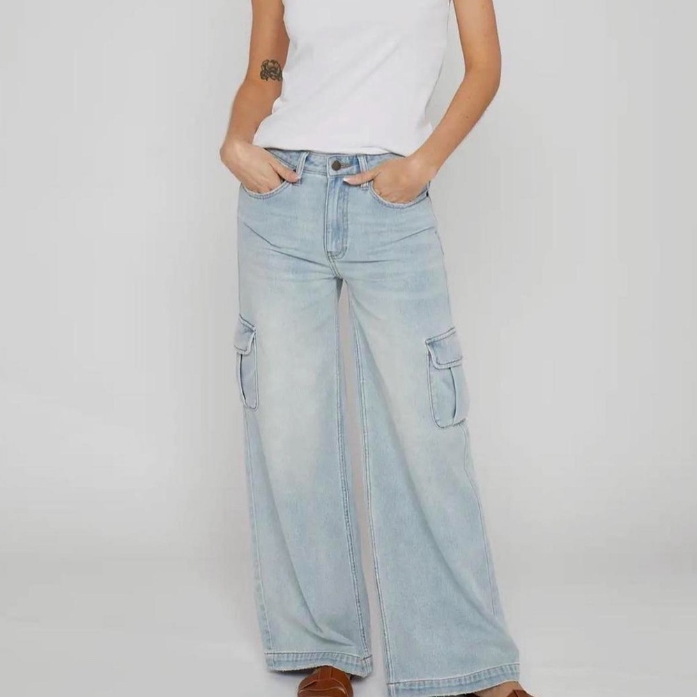Stylish Light Blue Wide-Leg Jeans